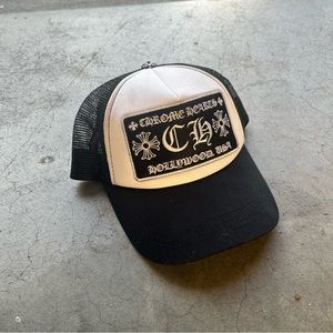 CHROME HEARTS PATCH 6-PANEL BLACK & WHITE ADJUSTABLE UNISEX TRUCKER MESH HAT